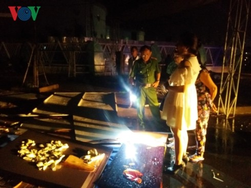 Mưa dông làm sập hàng trăm gian hàng ở hội chợ, nhiều người suýt chết ảnh 1