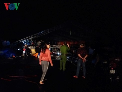 Mưa dông làm sập hàng trăm gian hàng ở hội chợ, nhiều người suýt chết ảnh 3