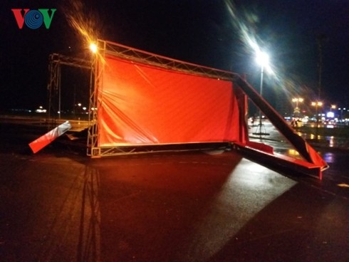 Mưa dông làm sập hàng trăm gian hàng ở hội chợ, nhiều người suýt chết ảnh 5