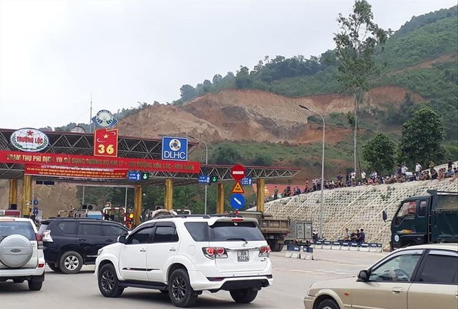 Chủ đầu tư BOT Hoà Lạc- Hoà Bình nói gì về việc người dân tụ tập phản đối đòi miễn vé ảnh 1