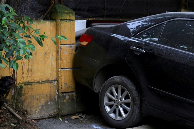 Nữ tài xế lùi xe cán chết người đi xe máy trên phố Hà Nội ảnh 5