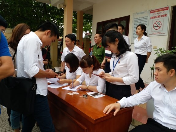 Xét xử phúc thẩm vụ án chạy thận ở Hòa Bình: Vì sao Hoàng Công Lương vừa đến tòa đã ra về? ảnh 1