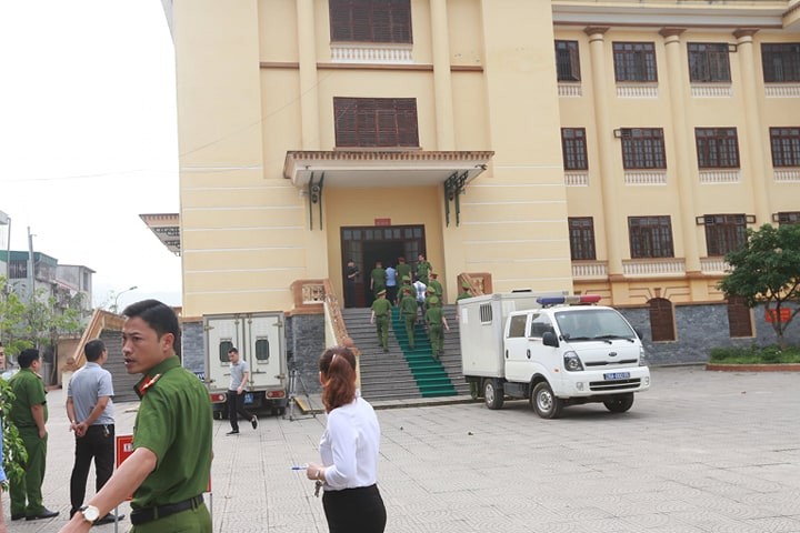 Xét xử phúc thẩm vụ án chạy thận ở Hòa Bình: Vì sao Hoàng Công Lương vừa đến tòa đã ra về? ảnh 4