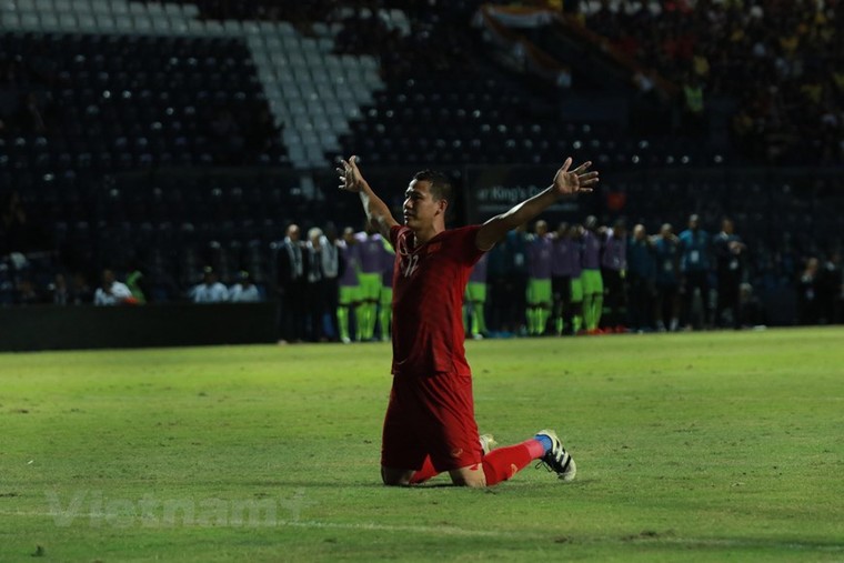 Hình ảnh đáng nhớ của đội tuyển Việt Nam ở chung kết King's Cup ảnh 9