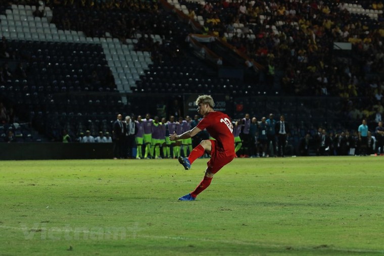 Hình ảnh đáng nhớ của đội tuyển Việt Nam ở chung kết King's Cup ảnh 10