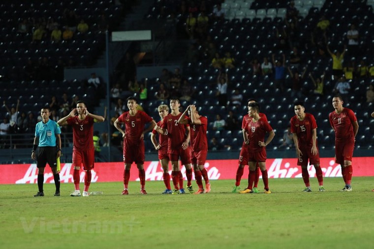 Hình ảnh đáng nhớ của đội tuyển Việt Nam ở chung kết King's Cup ảnh 12