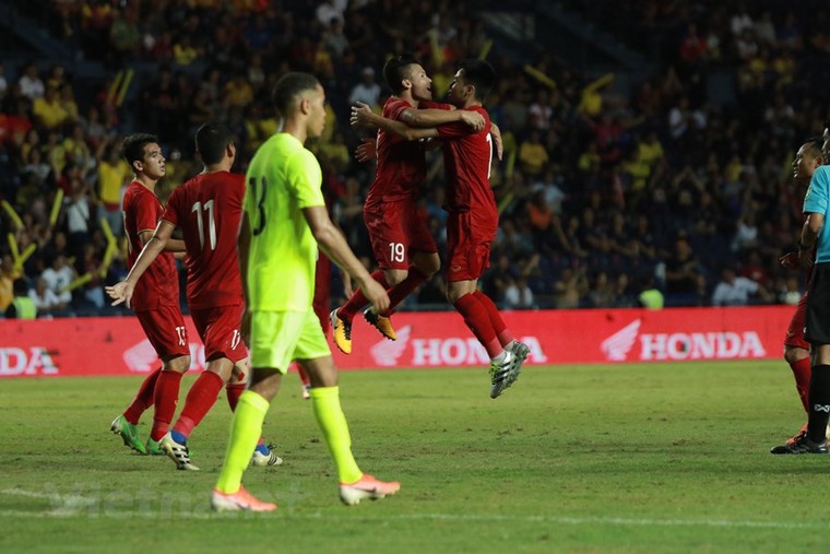 Hình ảnh đáng nhớ của đội tuyển Việt Nam ở chung kết King's Cup ảnh 7