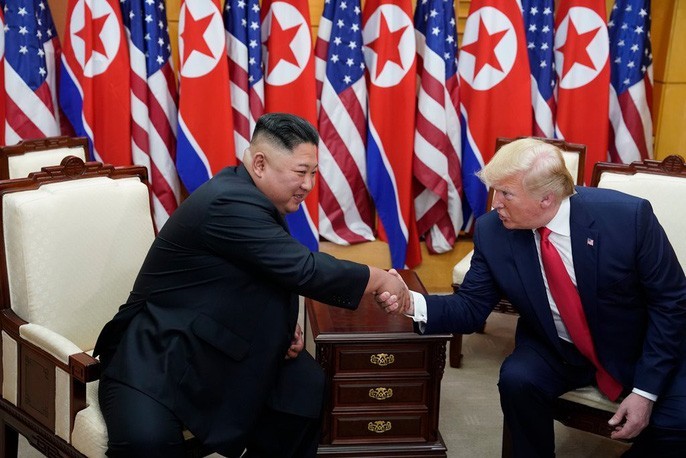 Hình ảnh lịch sử khi Tổng thống Trump gặp ông Kim Jong-un tại Bàn Môn Điếm ảnh 7