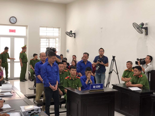 Trùm xã hội đen bảo kê chợ Long Biên khóc nức nở trước tòa ảnh 1