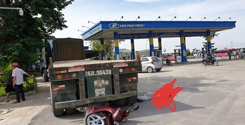 Thanh Hóa: Cụ ông 80 tuổi bị xe khách kéo lê tử vong ảnh 1