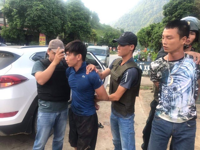 Hơn 100 cảnh sát, bộ đội vây bắt vụ vận chuyển 100 bánh heroin bằng ô tô ảnh 1