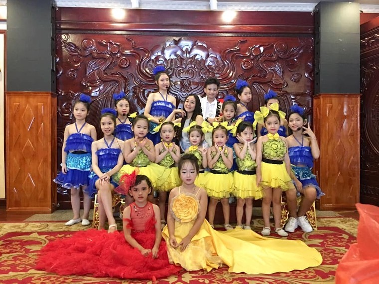 Hình ảnh đẹp của các cháu thiếu nhi chào mừng Tết Độc lập ảnh 1