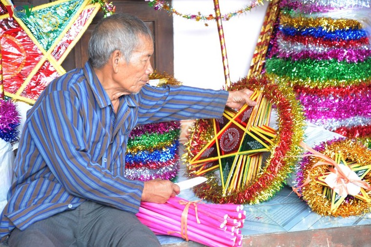 Người lưu giữ Trung thu xưa qua từng cánh đèn ông sao ảnh 1