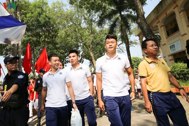 Dàn sao Hà Nội FC rạng rỡ trong ngày làm đại sứ Strong Vietnam ảnh 3