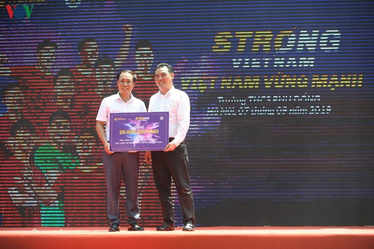 Dàn sao Hà Nội FC rạng rỡ trong ngày làm đại sứ Strong Vietnam ảnh 6