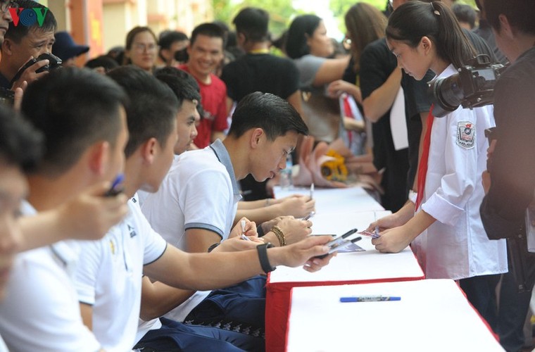Dàn sao Hà Nội FC rạng rỡ trong ngày làm đại sứ Strong Vietnam ảnh 8