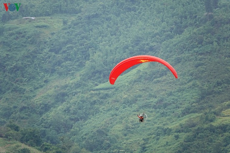 Yên Bái tổ chức Festival dù lượn 'Bay trên mùa vàng' ảnh 1