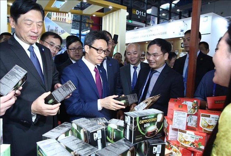 Phó Thủ tướng Vũ Đức Đam dự Hội nghị Thượng đỉnh thương mại-đầu tư Trung Quốc-ASEAN ảnh 1