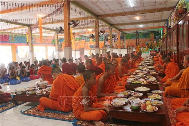 Đồng bào Khmer Sóc Trăng vui đón lễ Sene Đônta ảnh 1