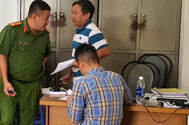 Bắt nữ MC xinh đẹp tổ chức đánh bạc ảnh 2