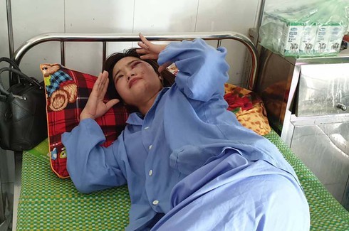 Khởi tố vụ án, giữ khẩn cấp 2 thanh niên đánh nữ phụ xe buýt Hà Nội ảnh 1