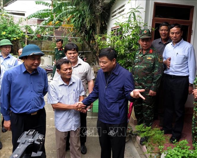 Bộ trưởng Nguyễn Xuân Cường kiểm tra công tác phòng chống bão số 6 tại Quảng Ngãi ảnh 1