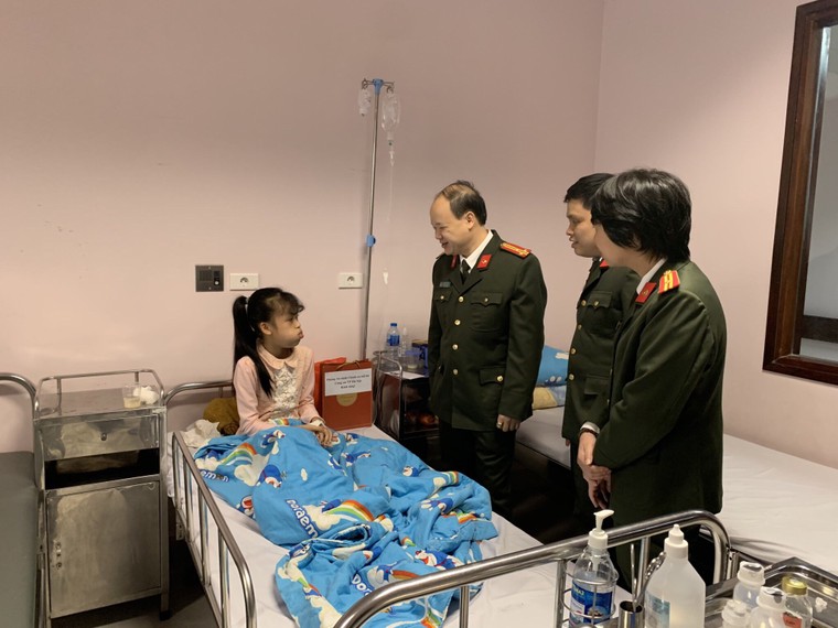 Mang Tết sớm đến với những bệnh nhân tại Bệnh viện Nhi Trung ương ảnh 2