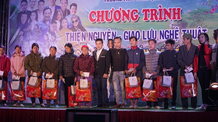 Ca sĩ Mai Trần Lâm tổ chức đêm nhạc từ thiện tại quê nhà Tuyên Quang ảnh 3