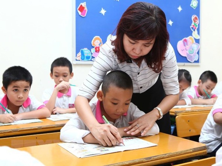 Nhiều Hiệu trưởng tiết lộ phụ huynh phải 'è cổ' gánh...sách giáo khoa ảnh 1