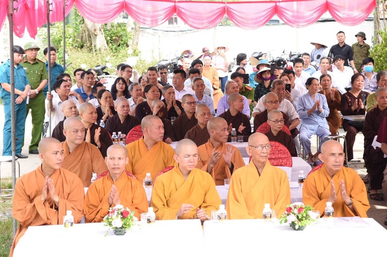 ‘Sóng ngầm’ chưa dứt ở chùa Nga Hoàng? ảnh 2