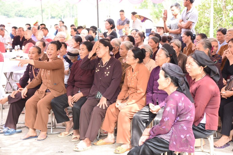 ‘Sóng ngầm’ chưa dứt ở chùa Nga Hoàng? ảnh 4