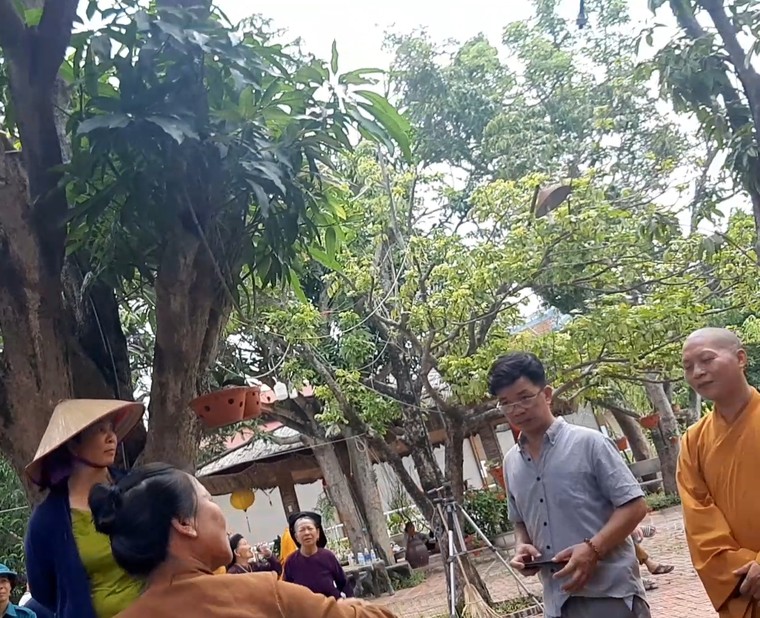 ‘Sóng ngầm’ chưa dứt ở chùa Nga Hoàng? ảnh 6