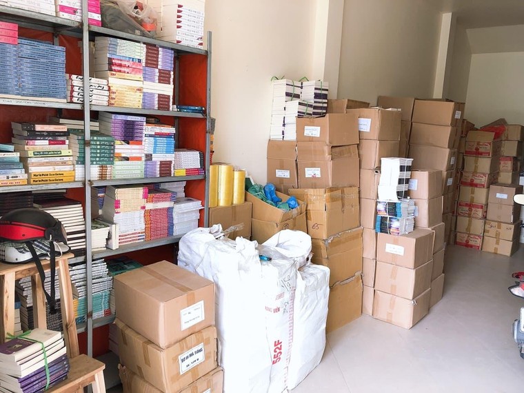 Triệt phá cơ sở tàng trữ hơn 40 nghìn cuốn sách lậu tại Hà Nội ảnh 1