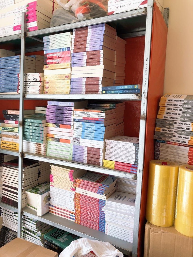 Triệt phá cơ sở tàng trữ hơn 40 nghìn cuốn sách lậu tại Hà Nội ảnh 4