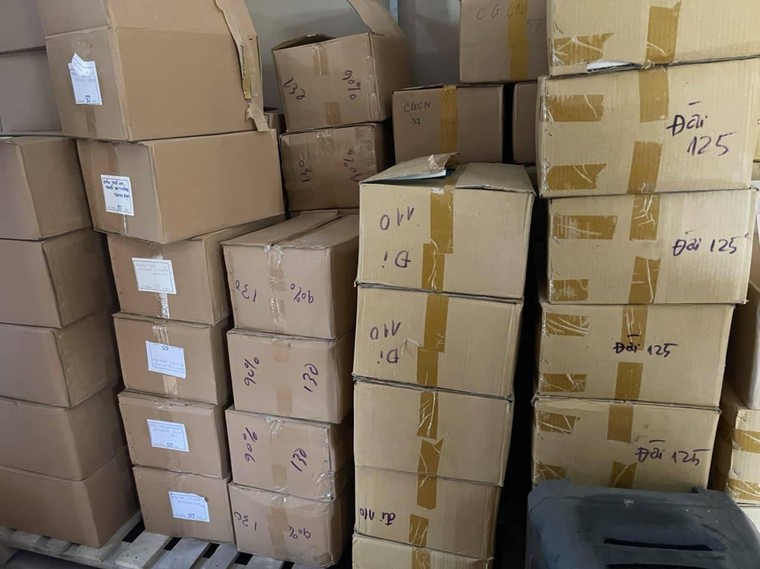 Triệt phá cơ sở tàng trữ hơn 40 nghìn cuốn sách lậu tại Hà Nội ảnh 3