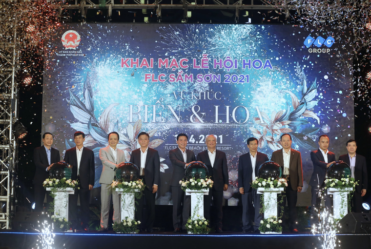 Hàng vạn du khách dự khai mạc lễ hội hoa tại Sầm Sơn ảnh 5