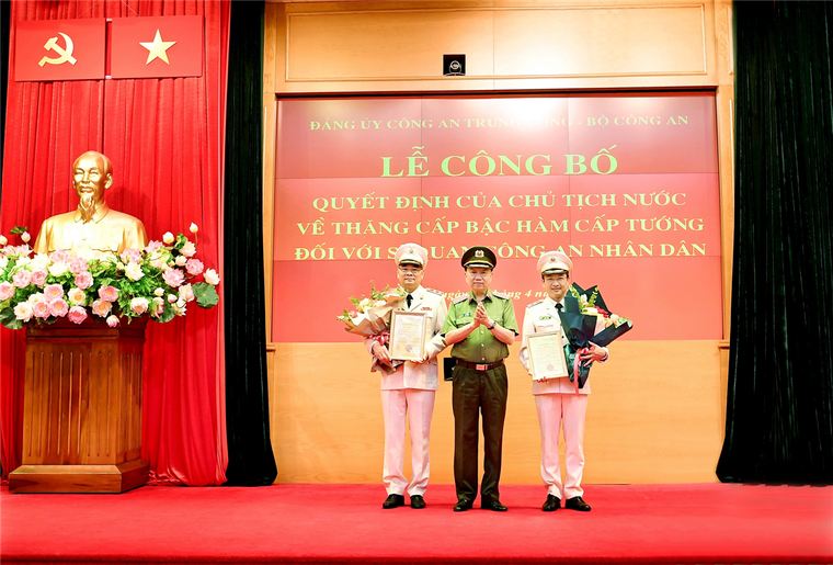 Chánh Văn phòng Bộ Công an Tô Ân Xô được phong hàm Trung tướng ảnh 1