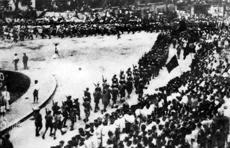 Chủ tịch Hồ Chí Minh với Cách mạng tháng Tám ảnh 3