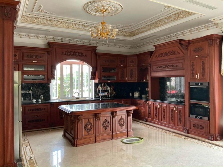 Cận cảnh lâu đài 6.000 m2 của ông chủ phim hình sự 'Bão Ngầm' ảnh 9