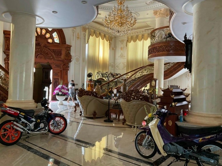 Cận cảnh lâu đài 6.000 m2 của ông chủ phim hình sự 'Bão Ngầm' ảnh 10