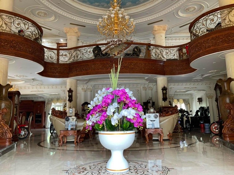 Cận cảnh lâu đài 6.000 m2 của ông chủ phim hình sự 'Bão Ngầm' ảnh 7