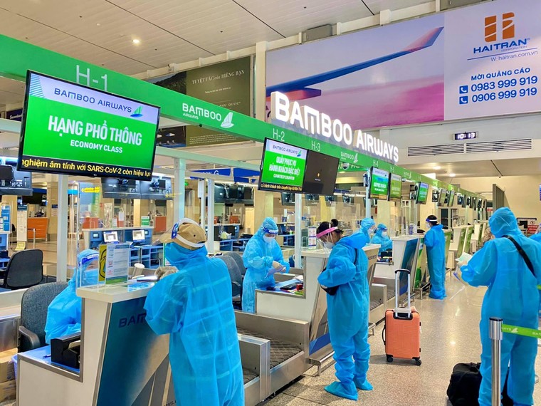 Bamboo Airways thực hiện 3 chuyến bay đặc biệt chở gần 700 công dân Bắc Ninh từ TP. HCM về quê ảnh 1