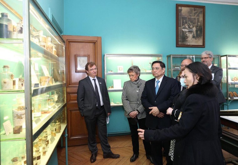 Thủ tướng Phạm Minh Chính: Y học là một trụ cột trong hợp tác chiến lược Việt-Pháp ảnh 2