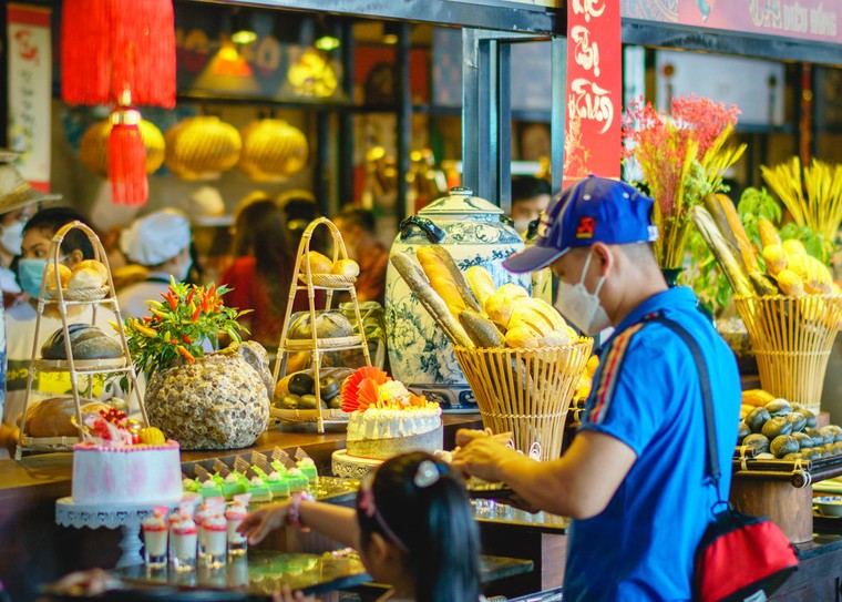 Rực rỡ sắc hoa, ấn tượng triển lãm Phật giáo, Núi Bà Tây Ninh bội thu khách Tết Nhâm Dần ảnh 4