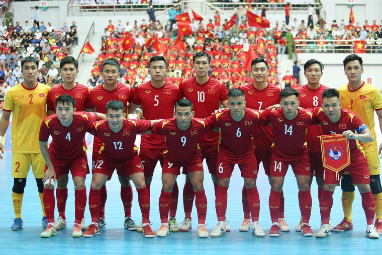 Rợp sắc cờ đỏ tại ngày khai mạc môn Futsal nam SEA Games 31 ở Hà Nam ảnh 4