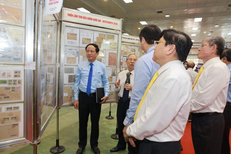 Bộ trưng bày tem về Chủ tịch Hồ Chí Minh đoạt giải Vàng tại Triển lãm Tem bưu chính Quốc gia ảnh 1