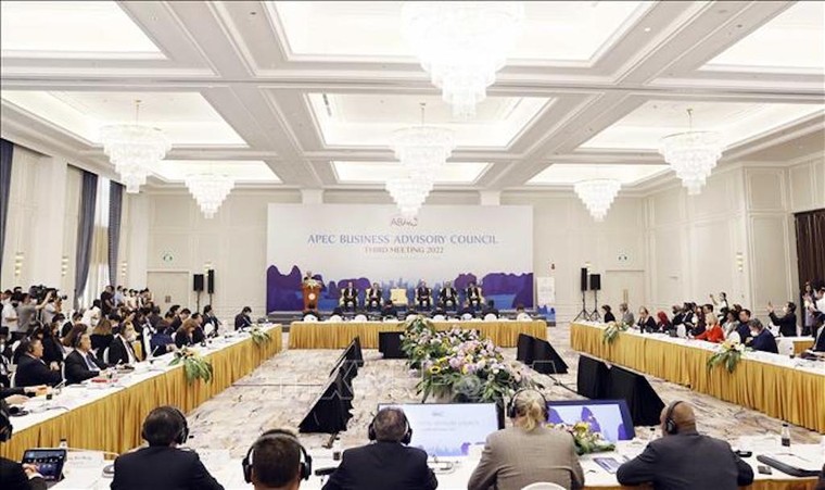 Chủ tịch nước Nguyễn Xuân Phúc: Cơ hội tốt cho các nhà đầu tư APEC đến với Việt Nam ảnh 2