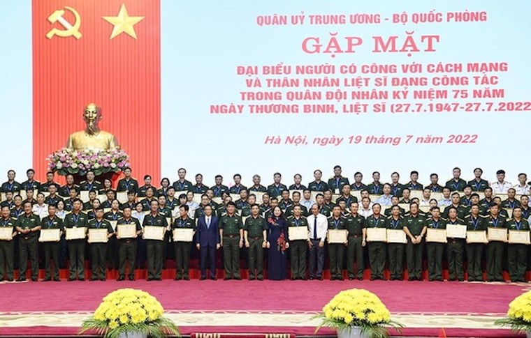 Triển khai toàn diện và hiệu quả hoạt động 'Đền ơn đáp nghĩa' trong Quân đội ảnh 1