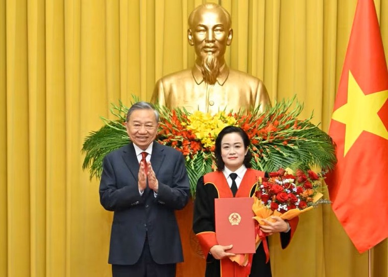 Trao quyết định bổ nhiệm Thẩm phán Tòa án nhân dân tối cao, Phó Chánh án Tòa án nhân dân tối cao ảnh 1