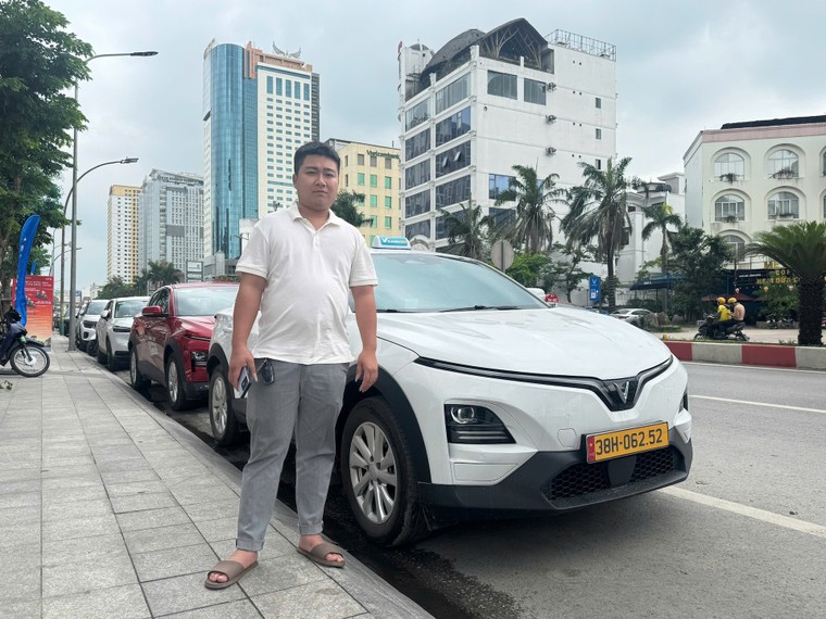 Trải nghiệm VinFast VF 6, người dùng Nghệ An tấm tắc: Xe mạnh, tăng tốc êm, lần đầu cầm lái nhưng rất dễ làm quen ảnh 2